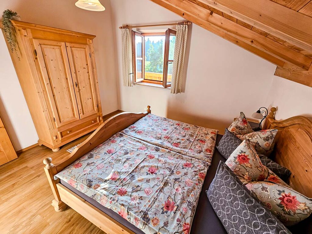 Blick zum Fenster in Schlafzimmer 1